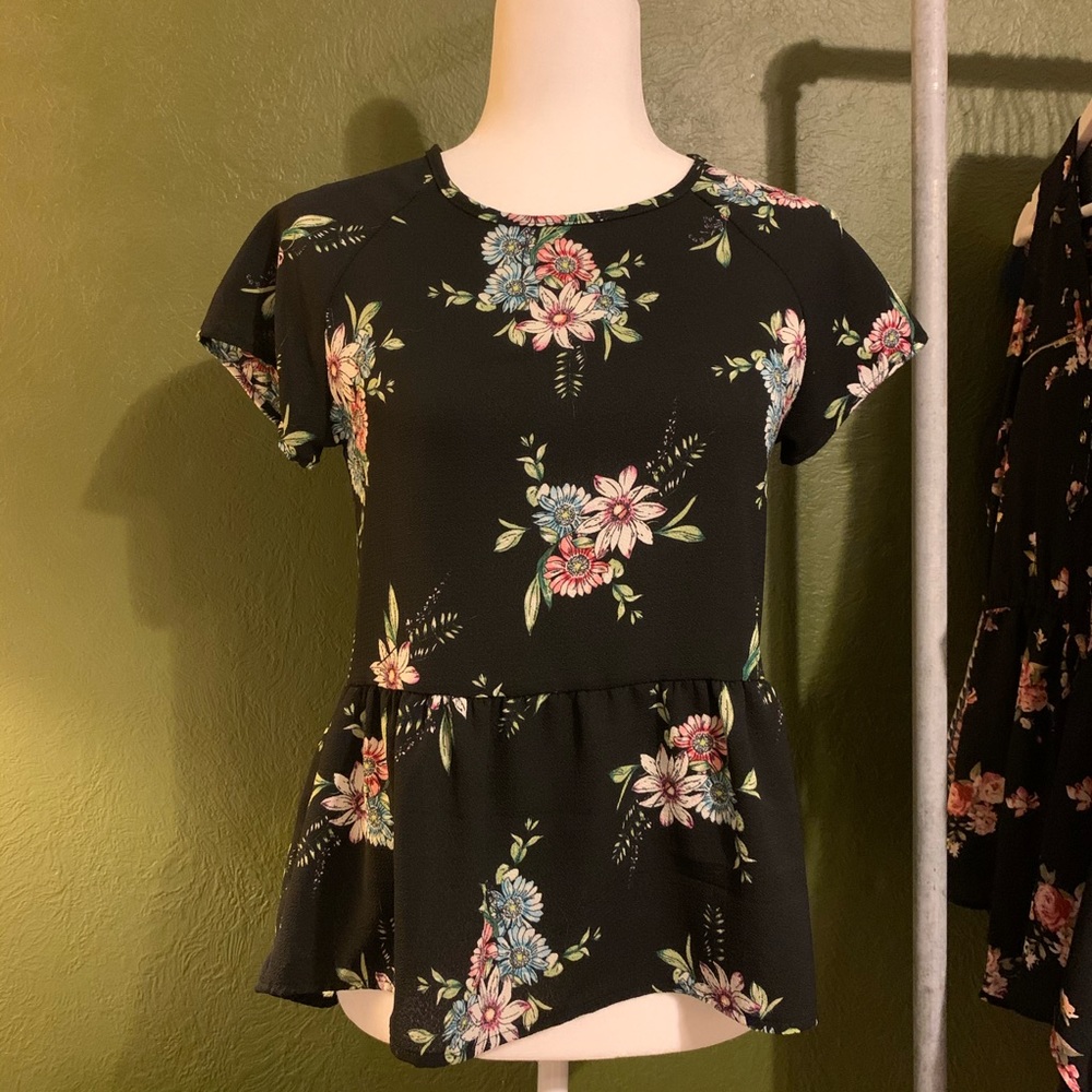 Floral peplum blouse S
